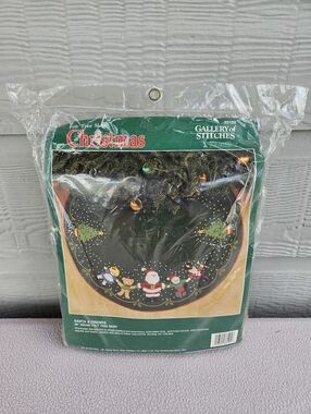 Bucilla Santa & Friends 36" Round Felt Christmas Tree Skirt Kit Applique VTG